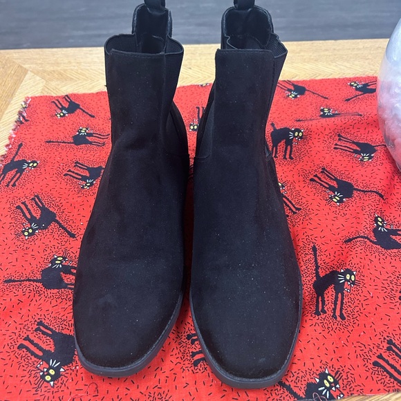 Loft Chelsea Black Booties. Size 10 - Picture 2 of 7